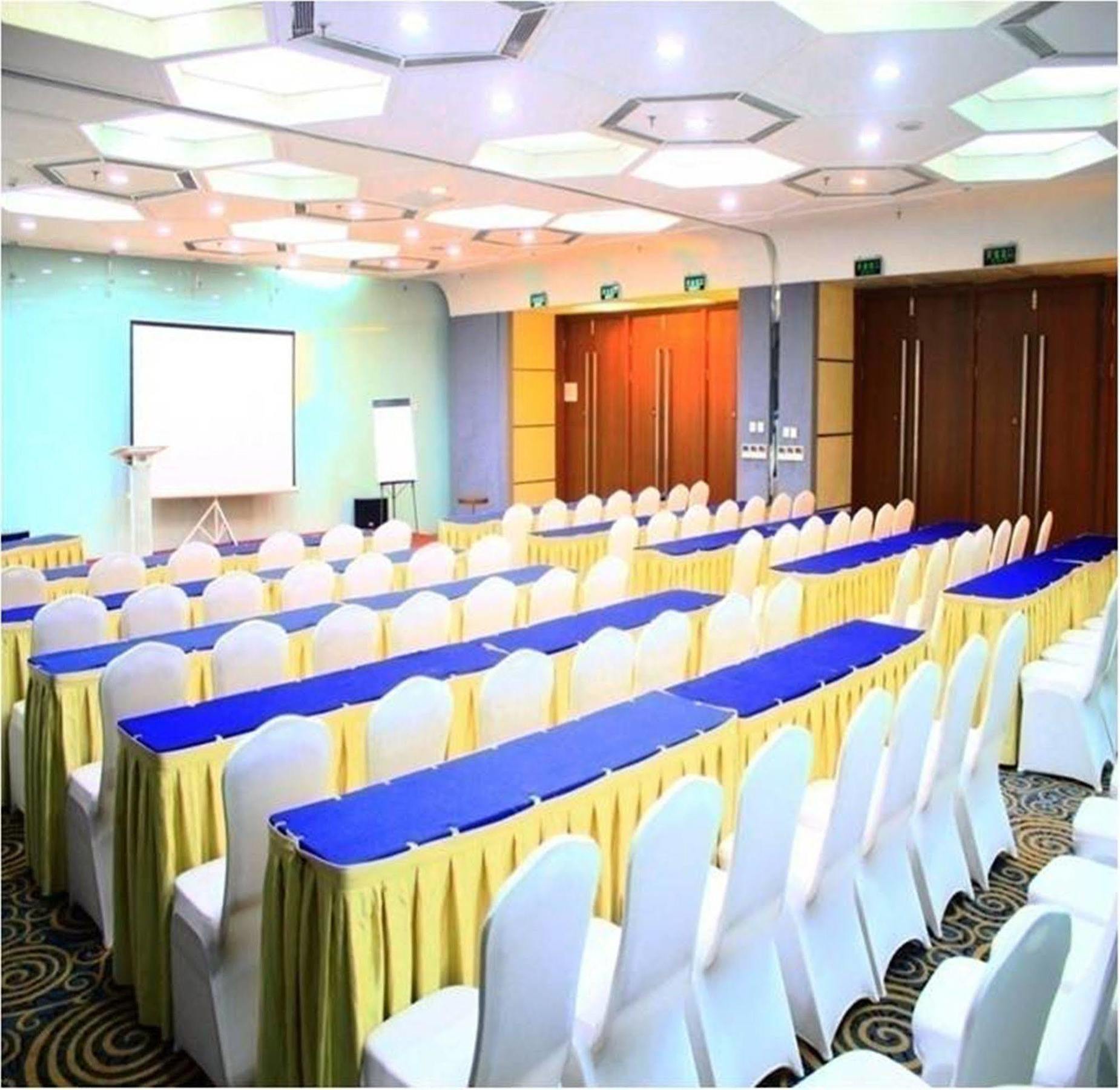 Holiday Inn Express Tianjin Binhai Exteriör bild