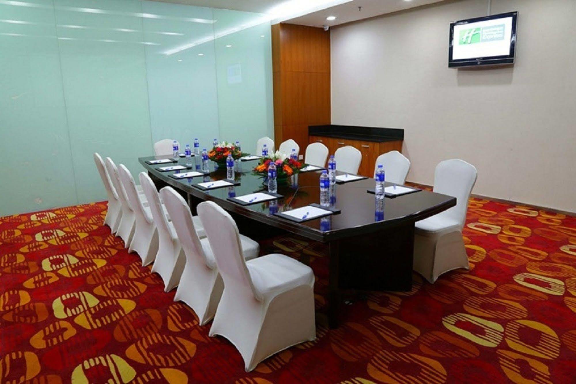 Holiday Inn Express Tianjin Binhai Exteriör bild