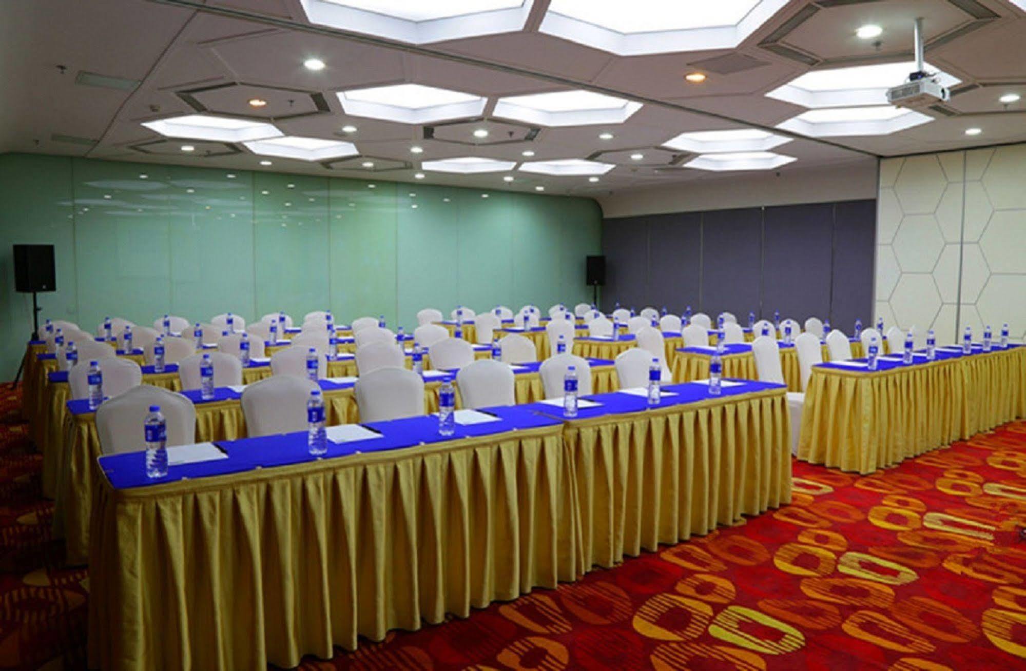 Holiday Inn Express Tianjin Binhai Exteriör bild