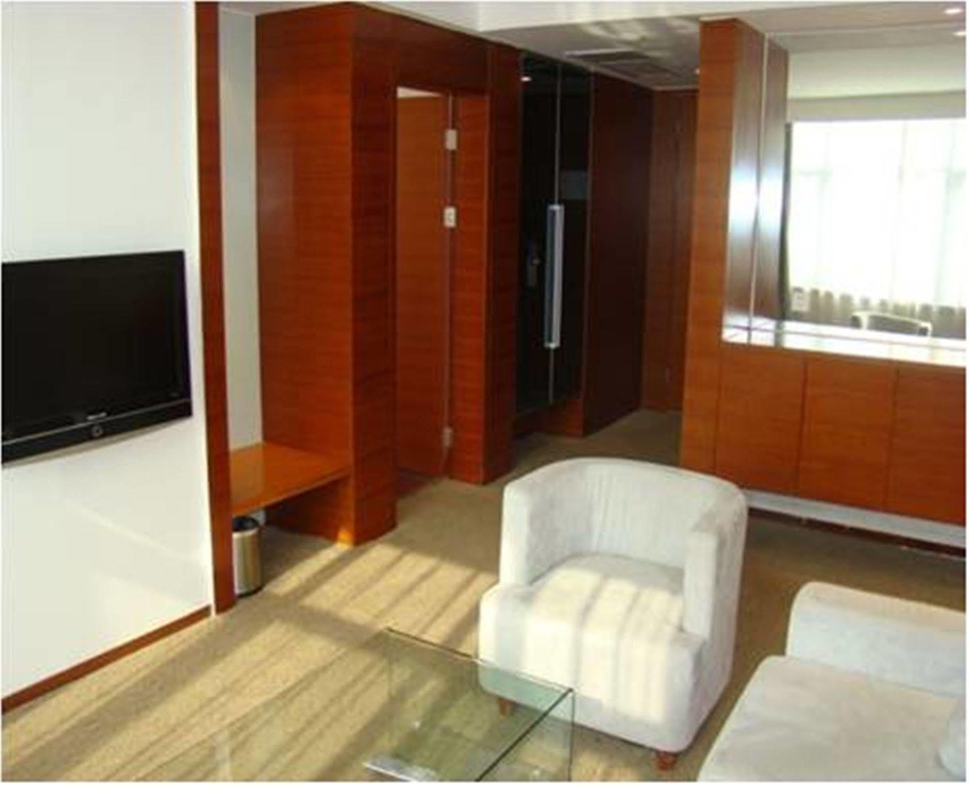 Holiday Inn Express Tianjin Binhai Exteriör bild